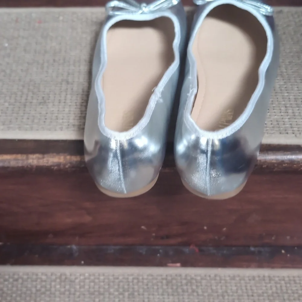 Dream Pairs Girls Size 9 Silver Slip-On Ballet Flats w/ Bow Accent